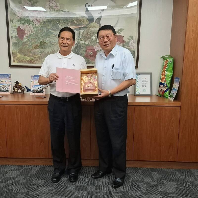王忠銘率隊親訪華信 爭取高雄-馬祖每週2班增為3班