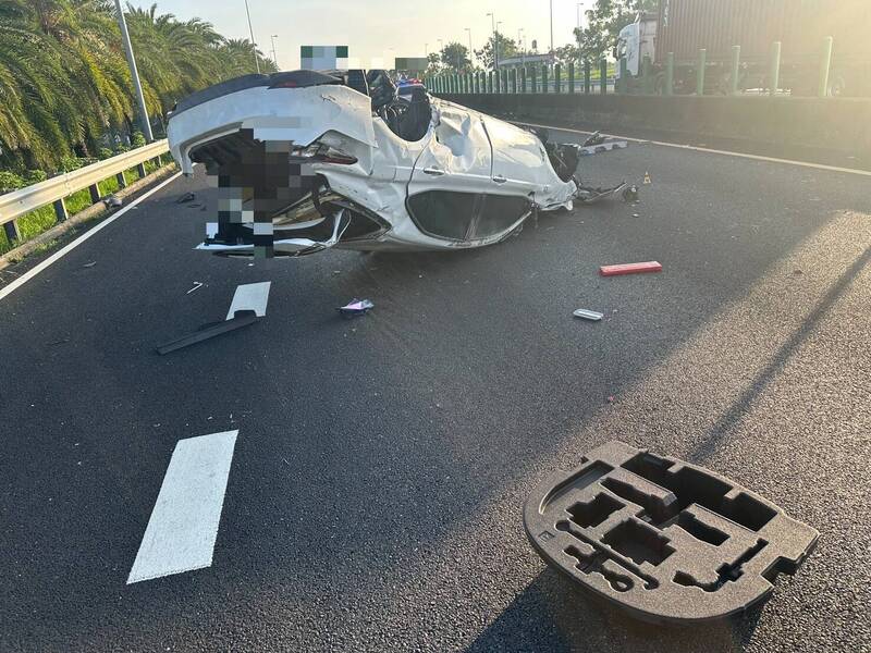 國3屏東竹田段死亡車禍!男子撞車再撞護欄噴飛車外 送醫不治