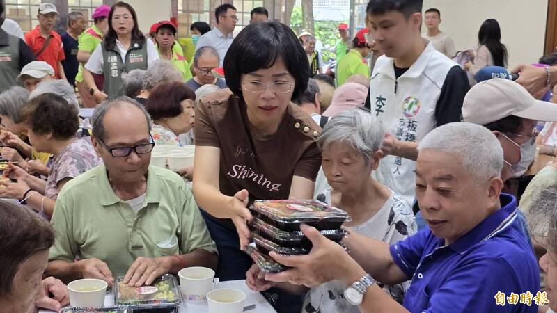 蘇巧慧提長輩照顧政見 假牙補助5萬、敬老卡升級1000點