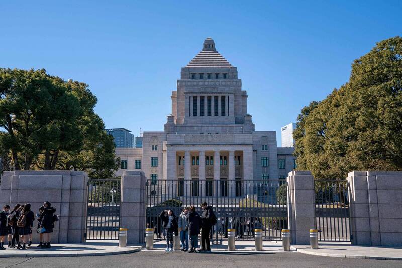 受夠排隊等廁所!日本國會增設女廁隔間 因應從政女性遞增