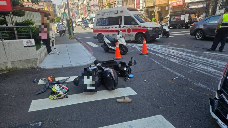 高市救護車與機車碰撞1傷送醫 一個動作喪失優先通行權