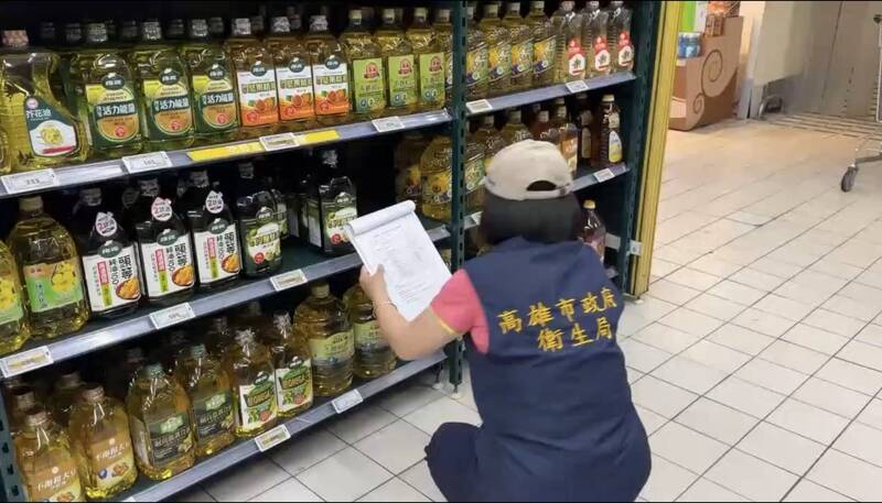 中聯油脂檢出致癌物 高雄清查92家賣場全面下架問題油