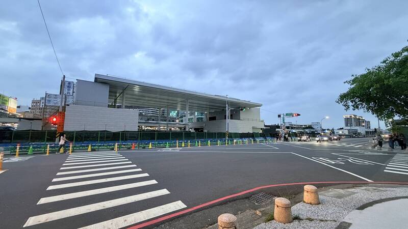 台南火車站一階地下化通車 後站前鋒路、大學路口改造拆人行道