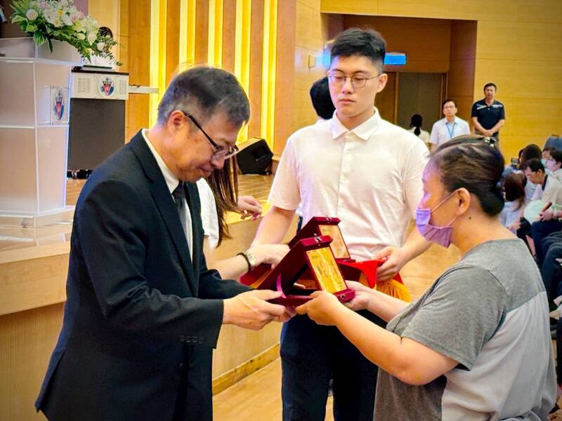 19大體老師無聲身教 醫學生學習尊重生命