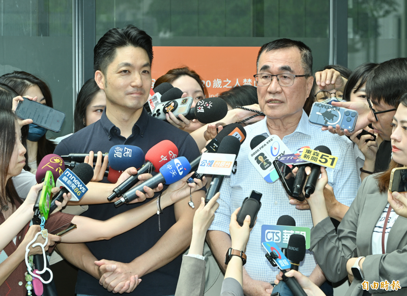 幫萬安搞陽傘、替川伯弄機器狗 他揭2公司老闆同1人:標案永動機