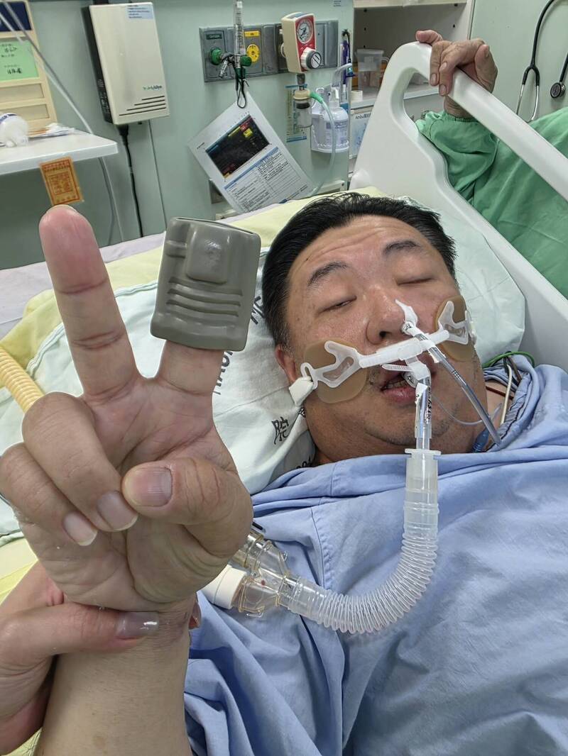 胡博硯腦血管瘤破裂送醫!親友曬病床比YA照:正在恢復中