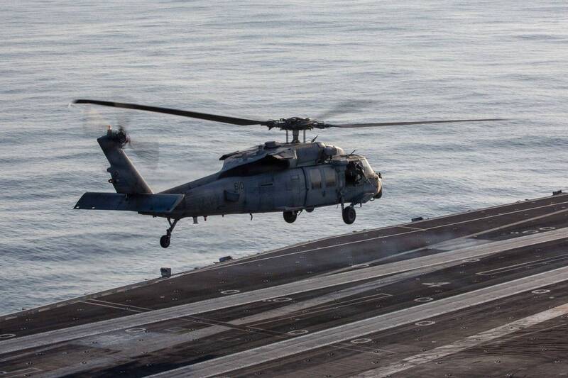 美軍MH-60S「海鷹」直升機迫降阿拉伯海 機上人員3獲救1失蹤