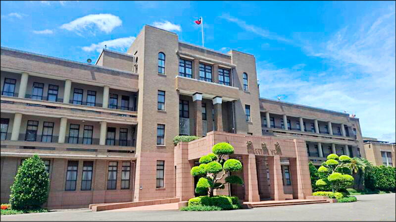 政院拍板軍公教明年加薪9.98%~5.88% 72萬人受惠 專業加給提前於7月生效