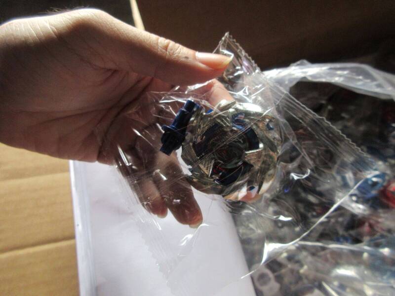 中國6.4萬顆仿冒戰鬥陀螺險流市面 警:高速旋轉恐碎裂噴飛