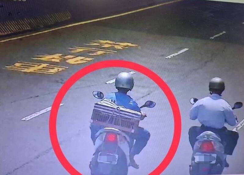 婦人掉錢以為有人幫忙 阿伯竟當面撿起騎車離去