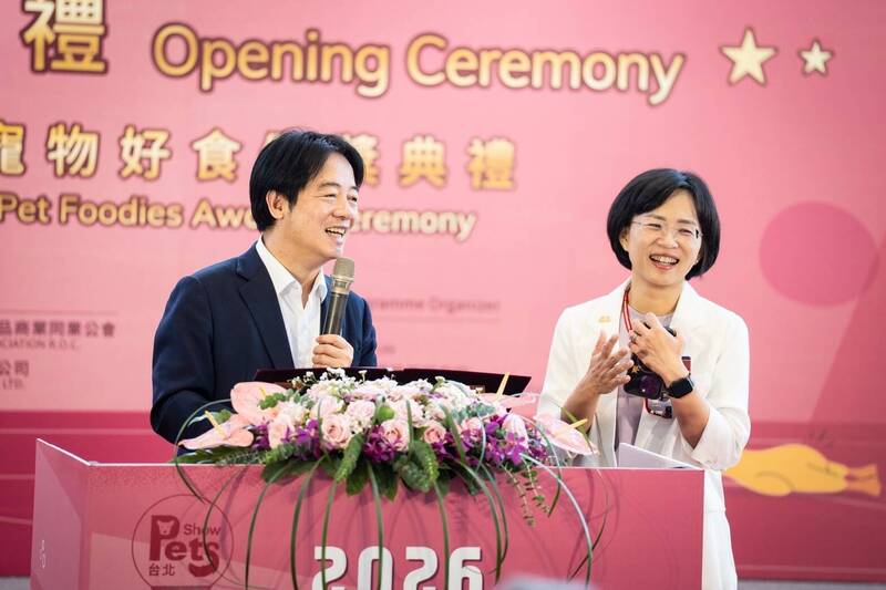 民進黨立委、新北市長參選人蘇巧慧今（3）日出席台北寵物用品展，與總統賴清德同框。（蘇巧慧競辦提供）
