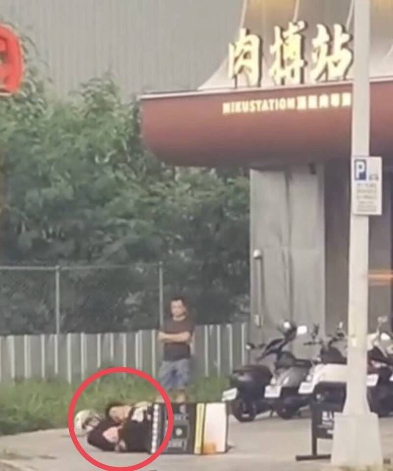 肉搏站前「肉搏戰」!台中通緝犯拒捕與警纏鬥 網:店名太有梗