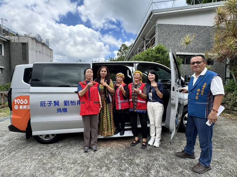 守護那瑪夏長輩 熱血夫妻莊子賢、劉怡甫捐贈180萬元長照交通車