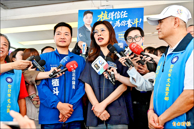 「鄭麗文就像是利刃…」 藍黨務人士:看要自殘還是開疆闢土
