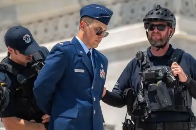 美軍官參與抗議籲彈劾川普與范斯 美國空軍稱將調查