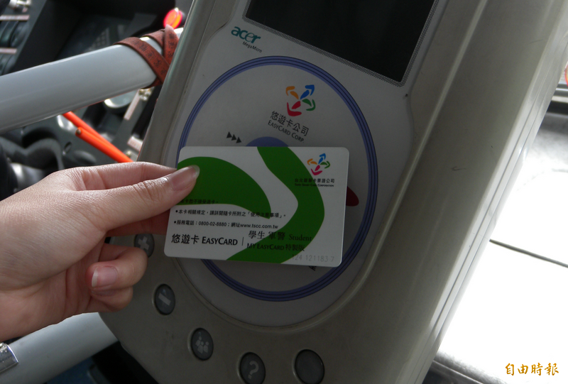嗶卡搭公車不怕餘額不足 雙北公車驗票機自動加值開通