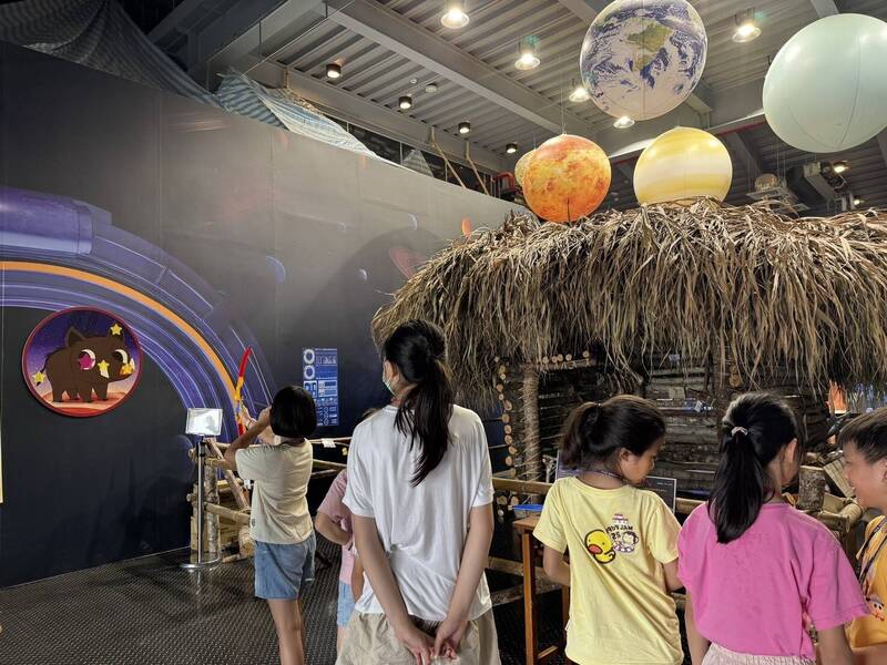 嘉義太空館暑假吹冷氣玩科學 闖關拿獎品還能抽背包