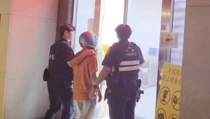 男子百貨商圈涉偷拍女性裙底 警調監視器逮人