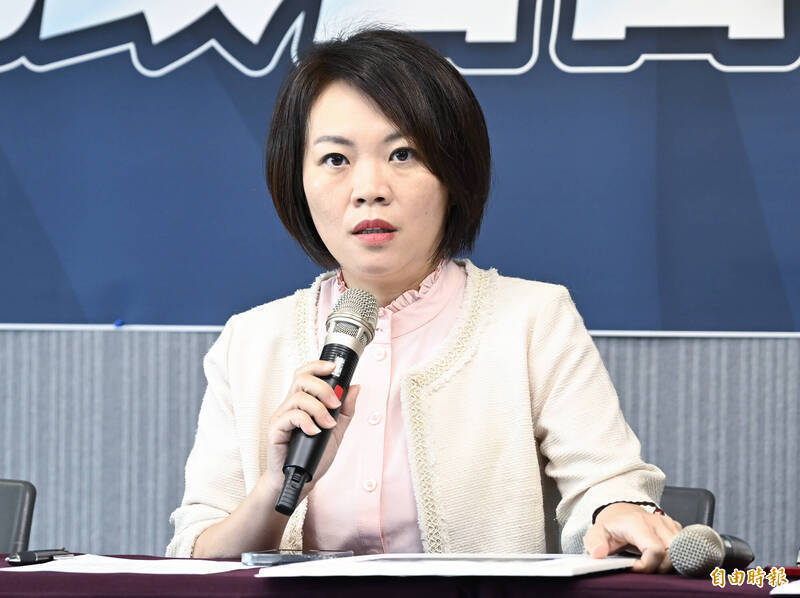北市府砍樹蓋遮陽傘?簡舒培曝兩樹新家 市府:配合無障礙空間才移除