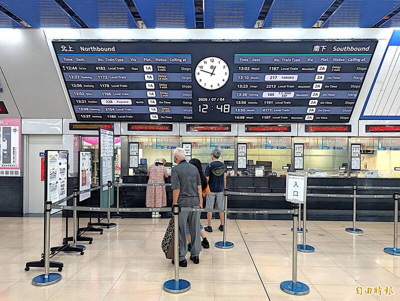 台鐵發表全新時刻表面板!色彩編碼搭甚麼車一看就知道