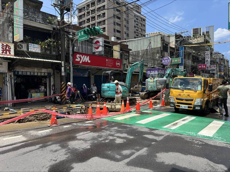 八德污水下水道施工 挖破瓦斯管線致瓦斯外洩