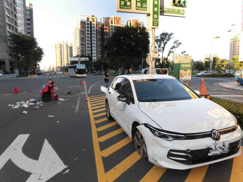 誇張!轎車左轉狠撞直行騎士 駕駛棄車落跑遭疑毒酒駕