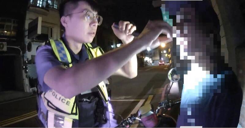 苗栗男騎微型電動二輪車抽菸遭攔查 警查獲毒品送辦