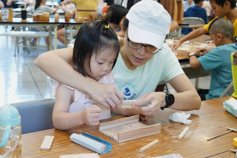 國產柳杉木材變身卡林巴琴 親子手作扎根木育教育