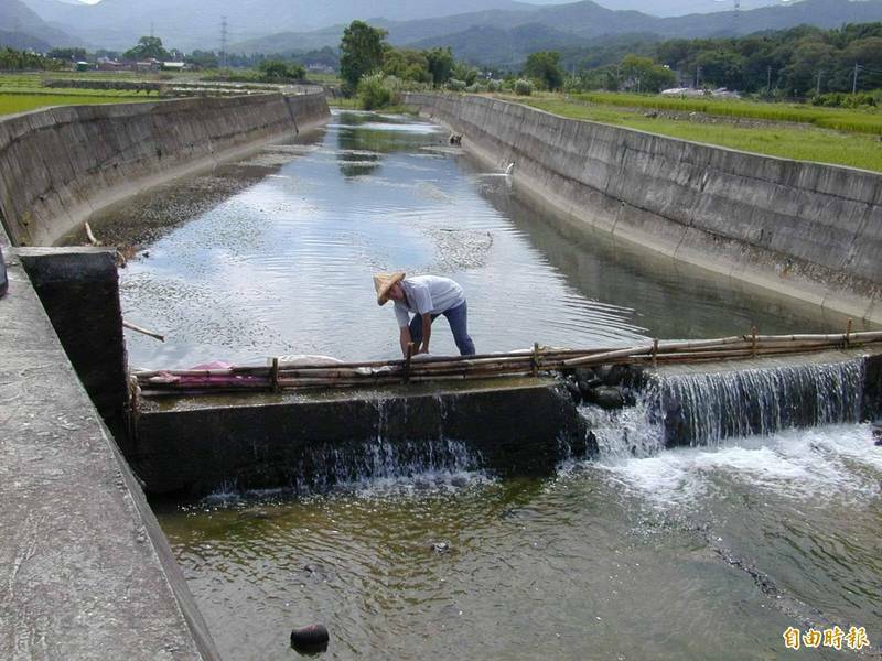 強颱巴威是否北轉週四為關鍵 農水署啟動全台圳路水閘門巡檢