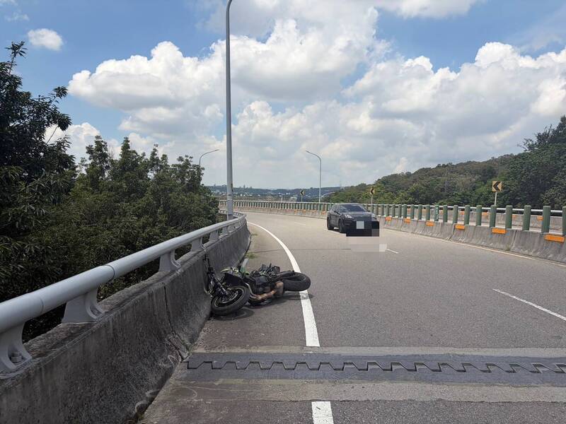 苗栗台13線22歲男騎重機自撞護欄 摔落20公尺高橋下身亡