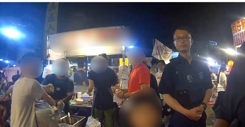 嚇到沒胃口!高雄後勁夜市吃肉羹 誤坐鄰攤桌位爆口角