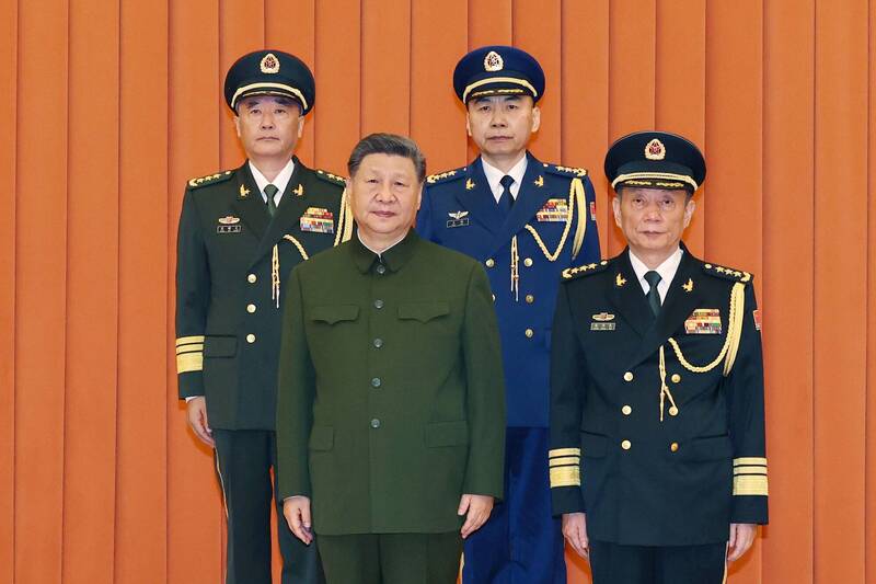 共軍最年輕現役上將是「他」習近平授階全程未露笑容