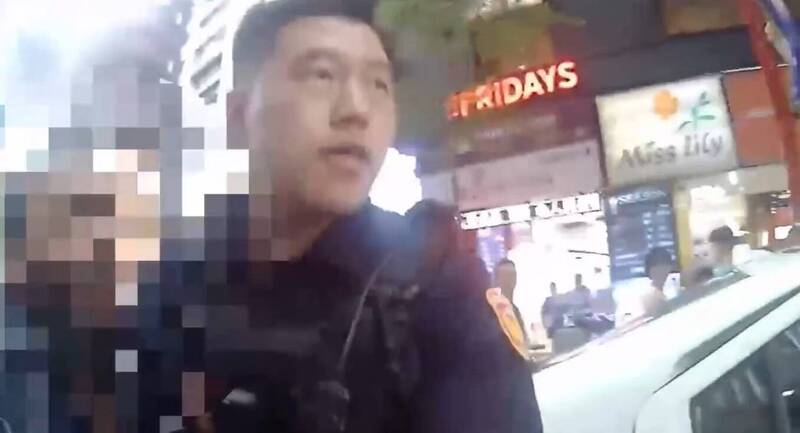 印度男喝醉酒在西門町騷擾街頭藝人 警帶回派出所才醒
