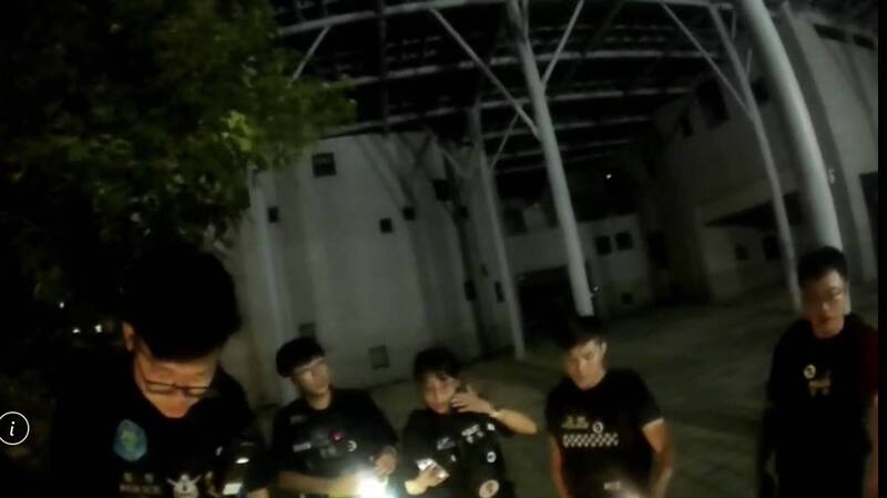 醉男持槍閒晃引民眾恐慌 八德警火速逮人起獲瓦斯槍