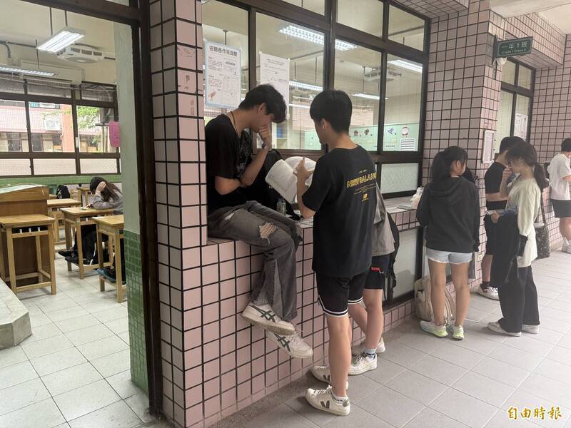 分科測驗數甲最熱門 近4萬人報名4科應試成主流