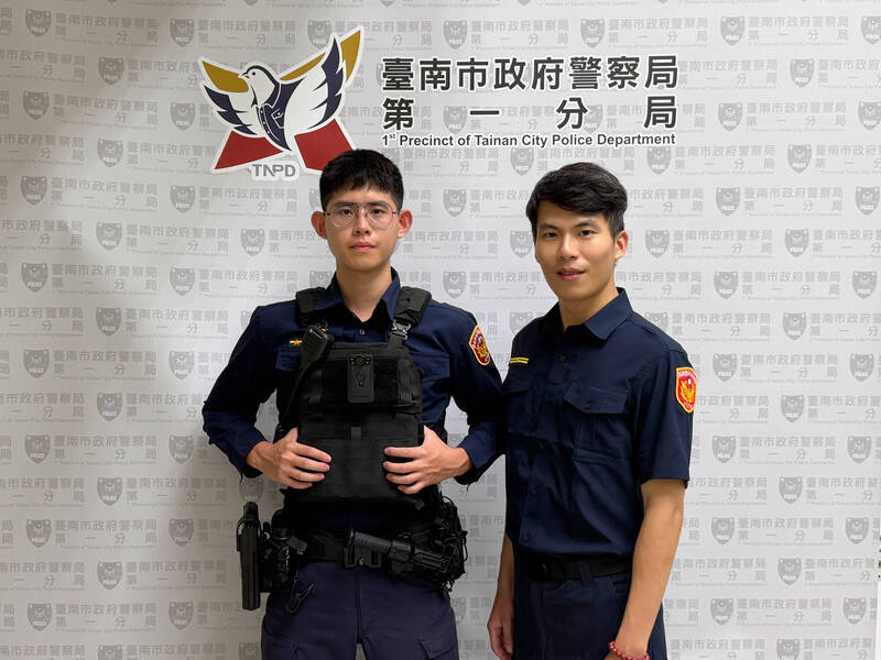 迷路8旬翁突大小便失禁 台南警、實習生秒變「愛心照護員」