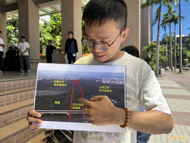 森林城市協會理事長莊傑任指,內政部推動新市鎮第三期計畫,將毀掉橋糖上百公頃的都市林。(記者許麗娟攝)