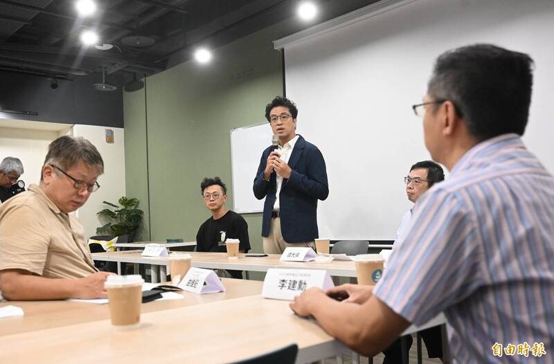 沈伯洋與第一線對談 獸醫師:北市老鼠橫行 毛孩健康風險高