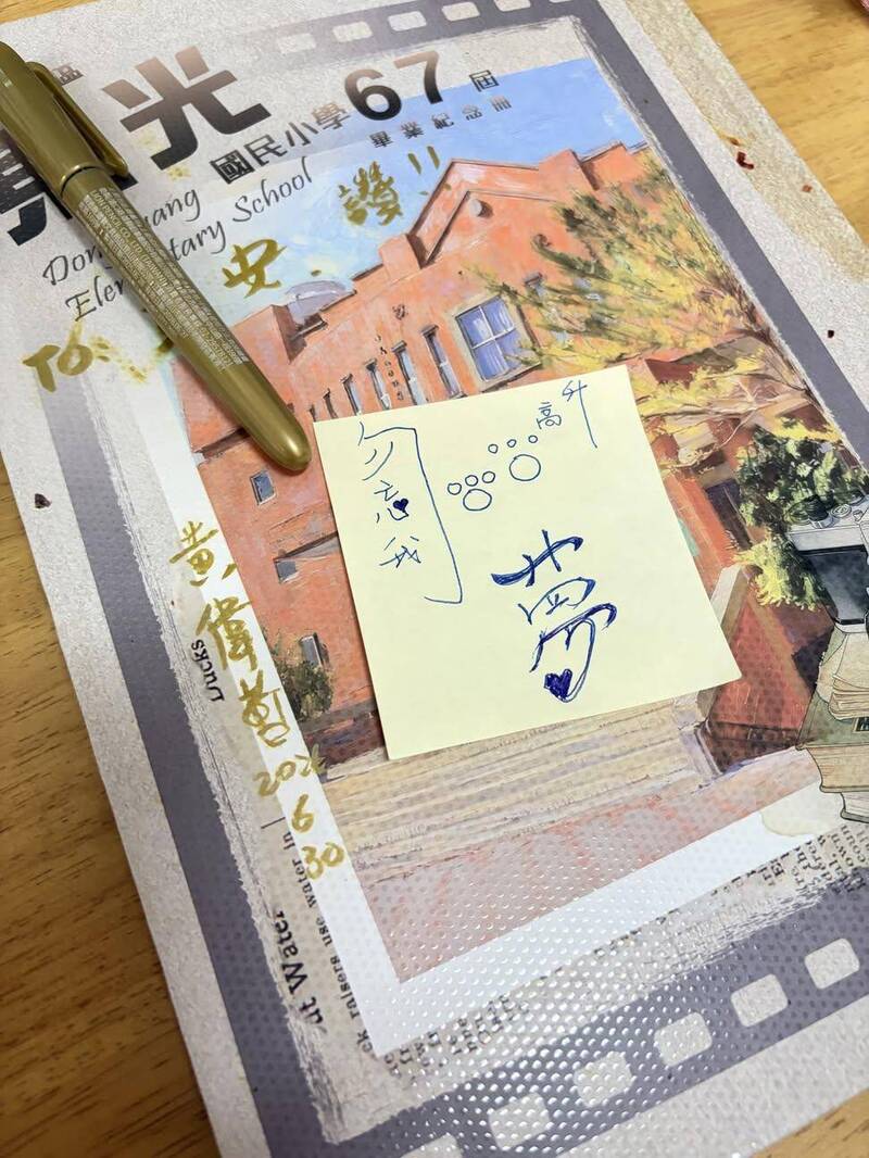 畢業冊沒簽到哭整晚 黃偉哲看到PO文後出手了