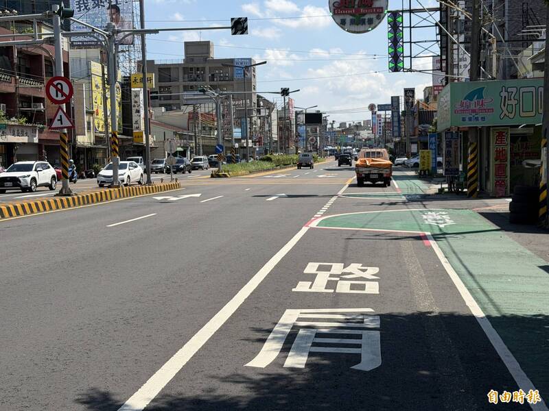 台1線竹北段綠色人行道惹議 民憂成「罰單陷阱」