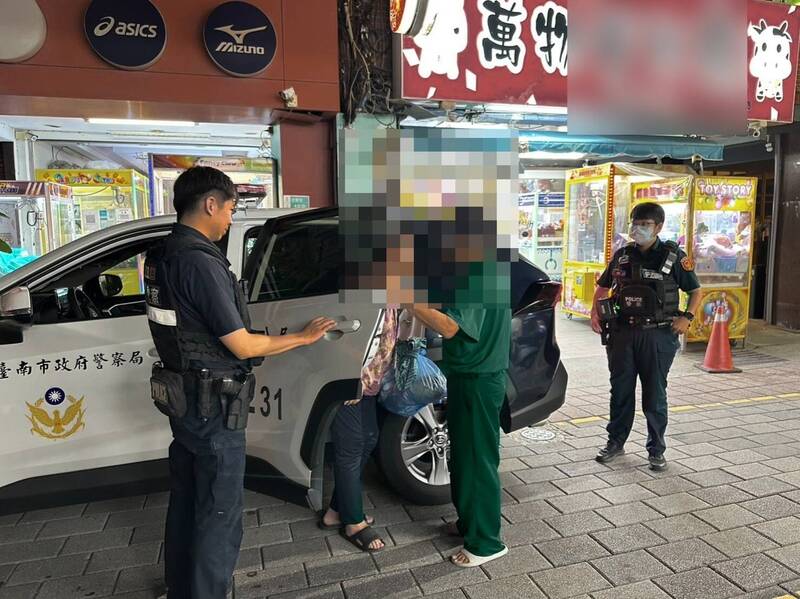「緊急連絡小卡」神救援! 警方送失智婦返家