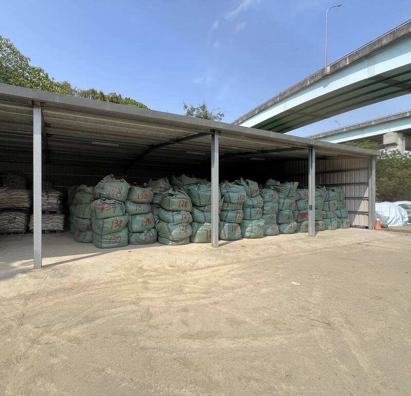因應巴威颱風可能帶來雨勢,新北市府備妥砂包。(圖由新北市政府提供)
