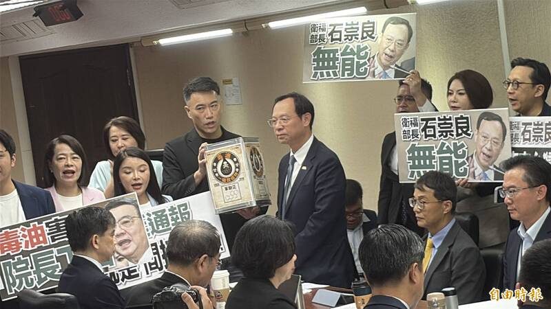 中聯油脂案下架措施頻轉彎 藍委怒問「20%洗腳水要喝嗎」