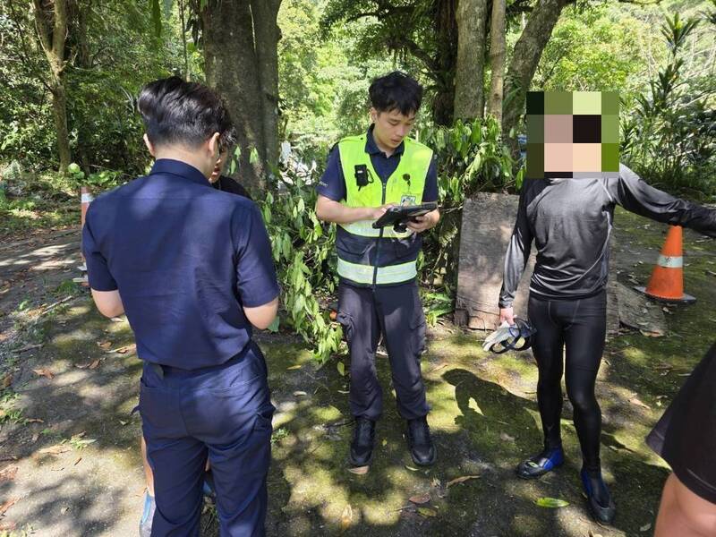 新北烏來一國中生遭溪水沖走 自行游回岸邊