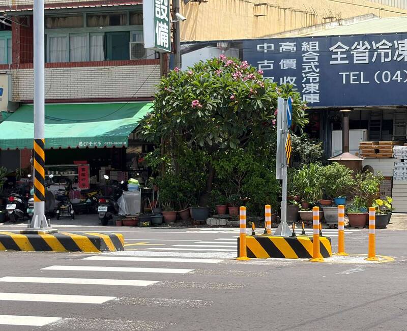 彰市彰南路庇護島加長至180公分 能見度增、避免遭撞擊