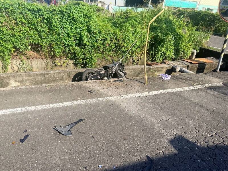 竹田鄉平安路與永興路今天發生嚴重車禍。（警方提供）