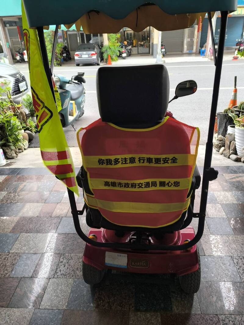 降低高齡長者夜行風險 高雄將發送反光背心