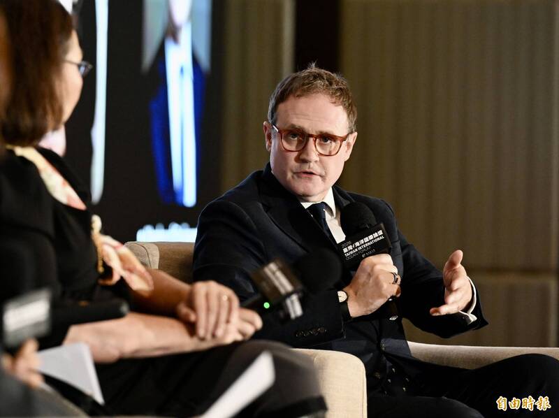 海洋委員會8日於台北舉行「2026臺灣海洋國際論壇」,英國國會下議院議員 Tom Tugendhat及多位跨國重量級政要與會,針對各項海洋議題廣泛進行意見交流。(記者羅沛德攝)