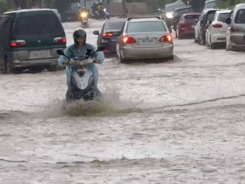 強颱巴威狂烈暴雨週五發威 先北後南橫掃全台