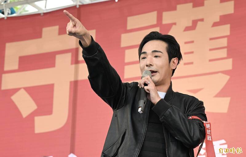 中共網軍假冒記者釣魚！ 網紅八炯爆收詐騙信靠一招戳破